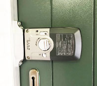 補助錠の取り付け